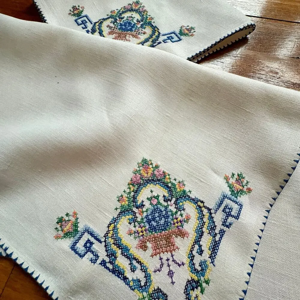 Vintage Embroidered Linen Napkins Set of 4 Floral Design 16 x 17